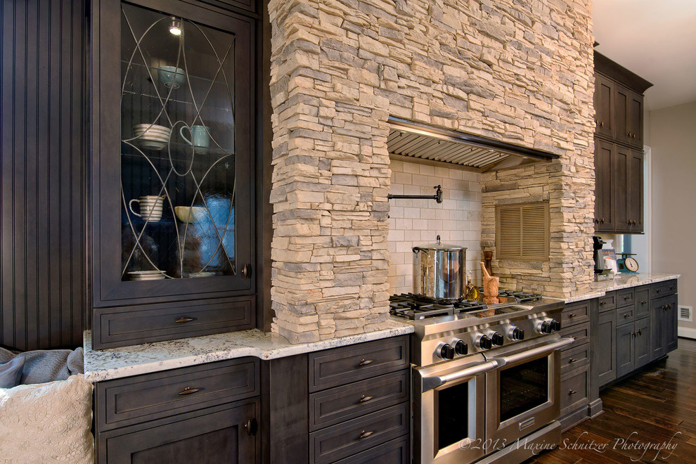 Kitchen - transitional kitchen idea in DC Metro