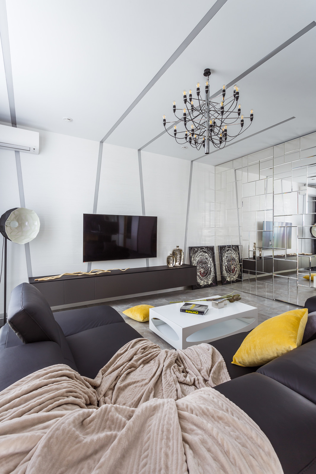 Фото гостиной реализованного проекта квартиры ЖК "Адмирал".