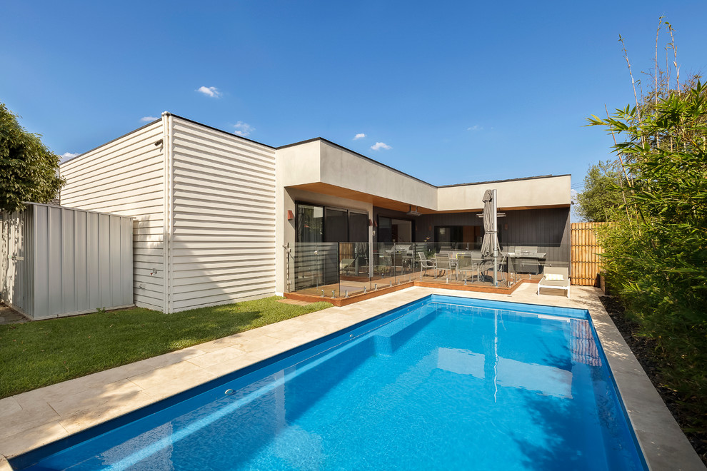This is an example of a contemporary deck in Melbourne.