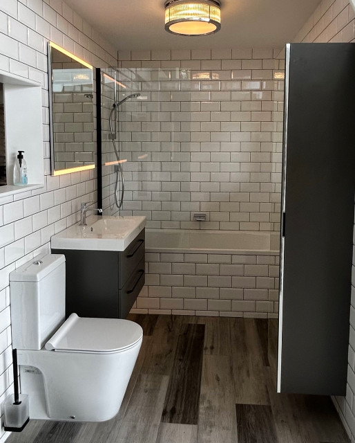 Metropolitan Bathroom moderne-badevaerelse