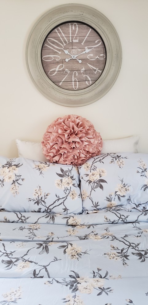 Cottage chic bedroom photo in New York