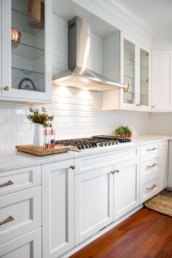 Design ideas for a traditional kitchen in Columbus.