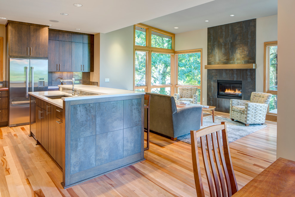 Photo of a mid-sized contemporary kitchen in Portland.