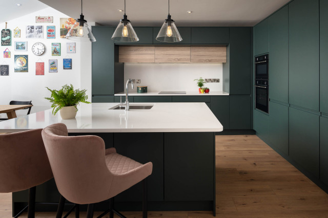 True Handleless kitchen modern