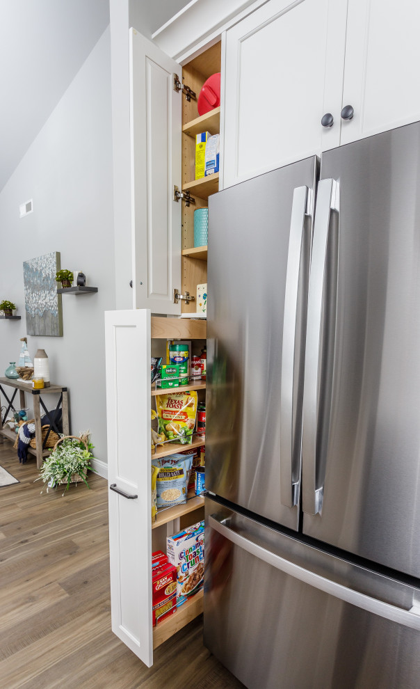Kitchen - transitional kitchen idea
