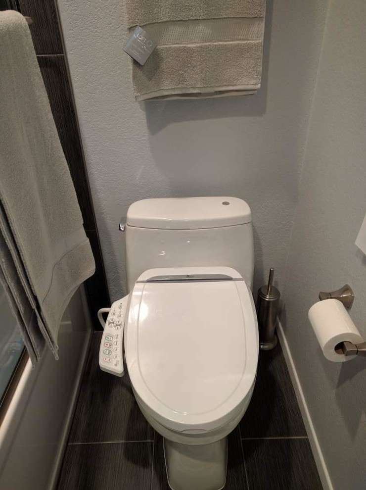 Modern bathroom in Orange County.
