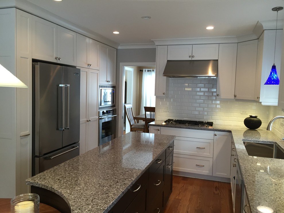 Example of a transitional kitchen design in Chicago