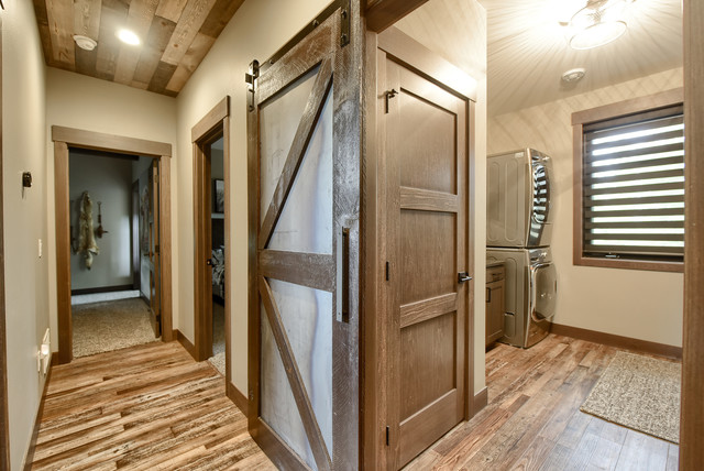 Eagle Ridge Circle Residence contemporary-utility-room