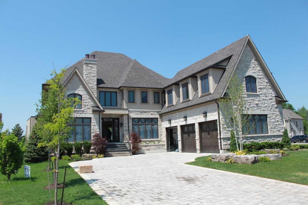 Design ideas for a traditional exterior in Toronto.
