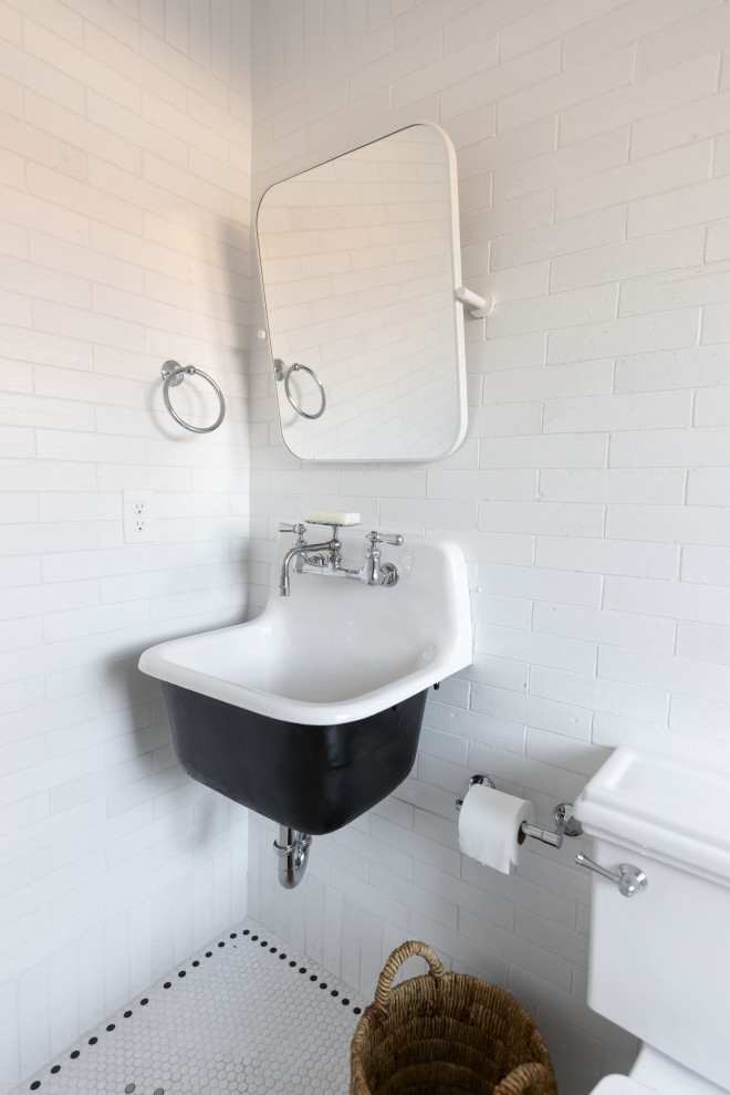 Example of a transitional home design design in Phoenix