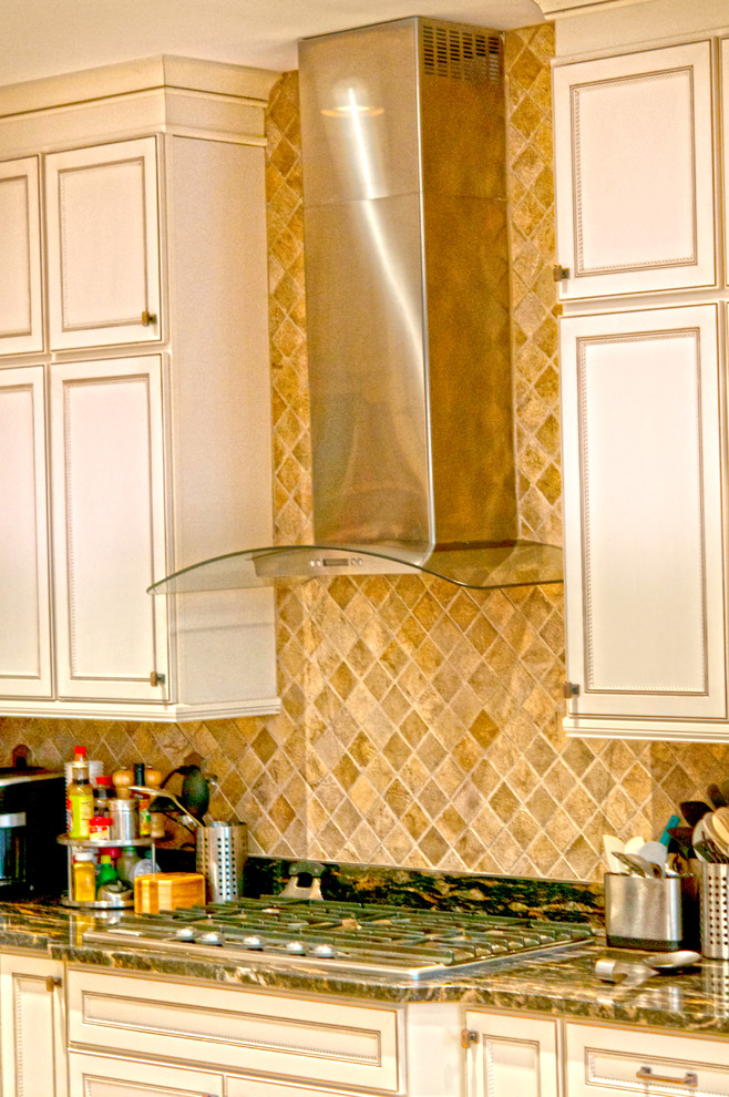 Transitional kitchen photo in DC Metro