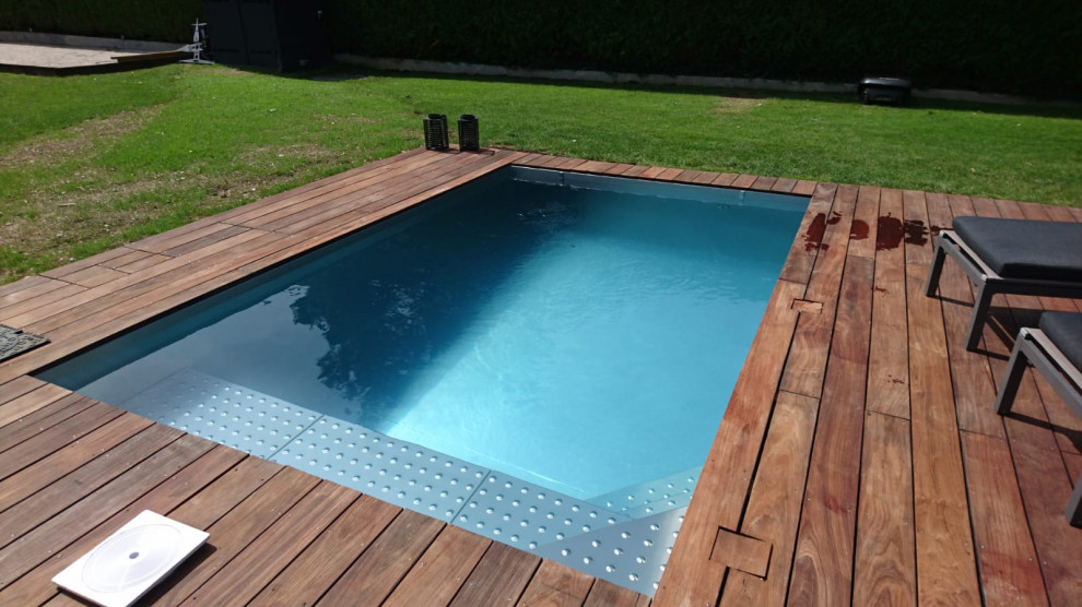 Cette image montre une petite piscine design.