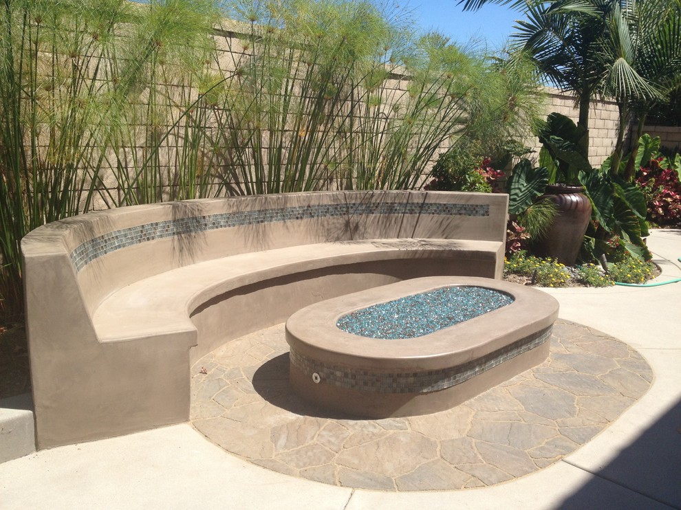 This is an example of a tropical patio in San Diego.