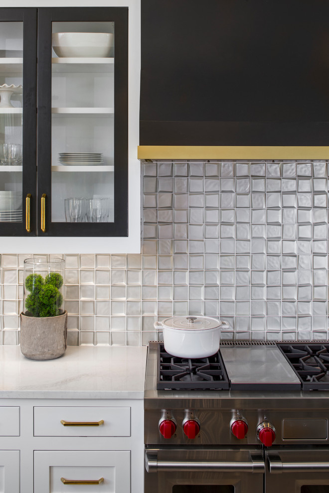 Transitional kitchen photo in Austin