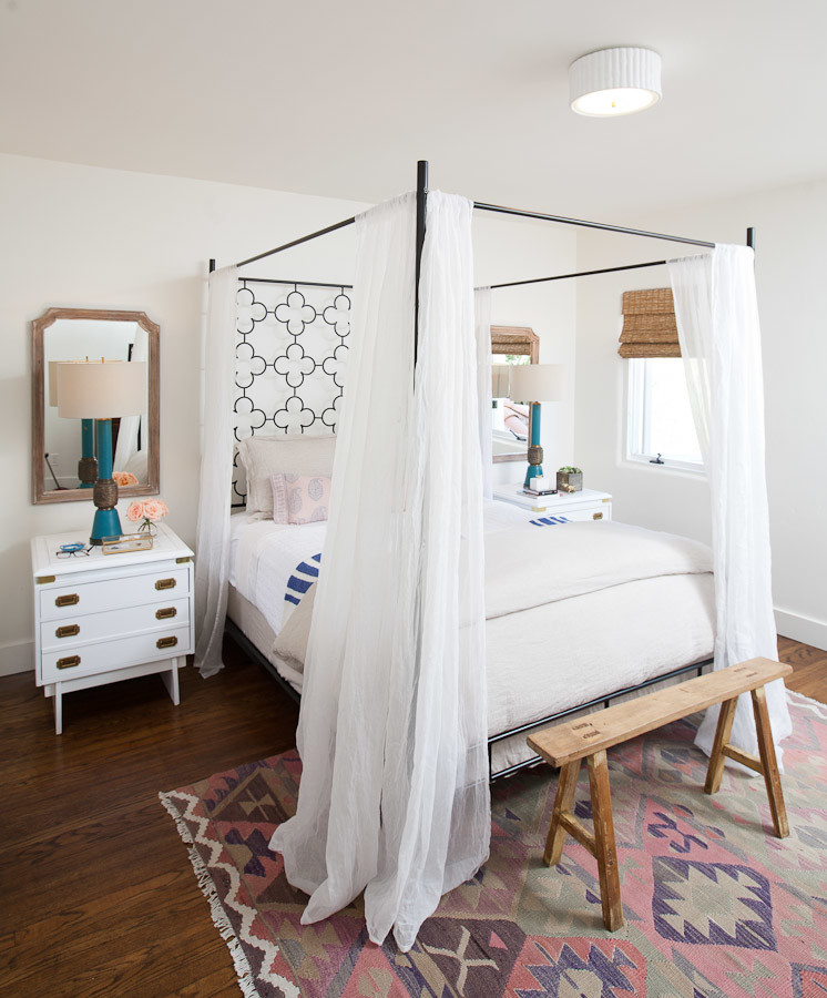 Example of an eclectic home design design in Phoenix
