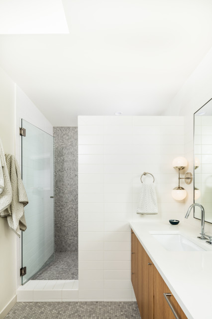 East Austin scandinavian-bathroom