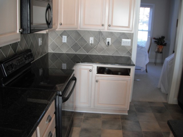 Uba Tuba Granite Goes Great With White Cabinets Traditional