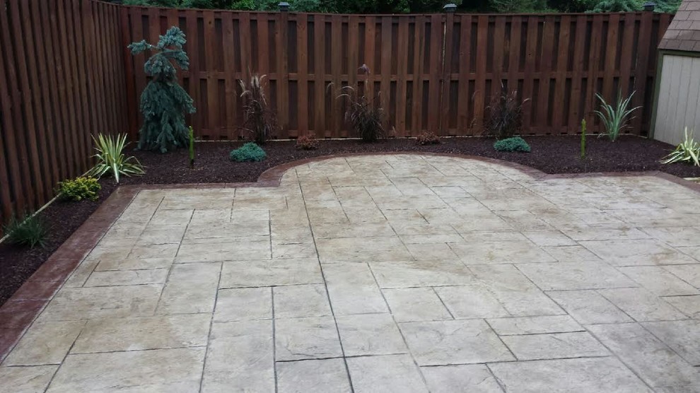 Design ideas for a mid-sized traditional backyard patio in DC Metro with concrete pavers and no cover.