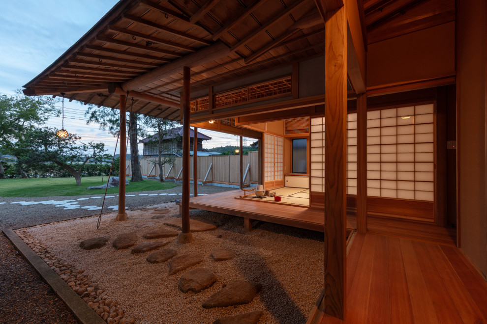 東京23区にあるアジアンスタイルのおしゃれな縁側・ポーチの写真