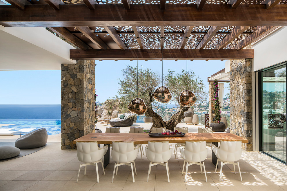 Inspiration for a contemporary home design in Palma de Mallorca.