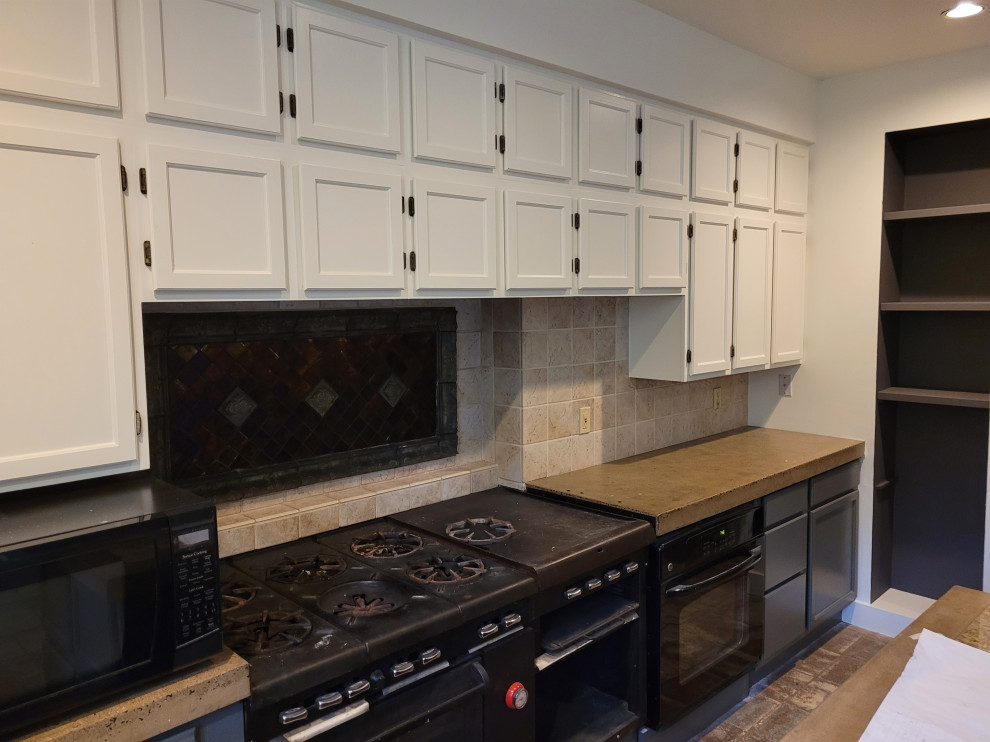 Example of a transitional kitchen design in Austin