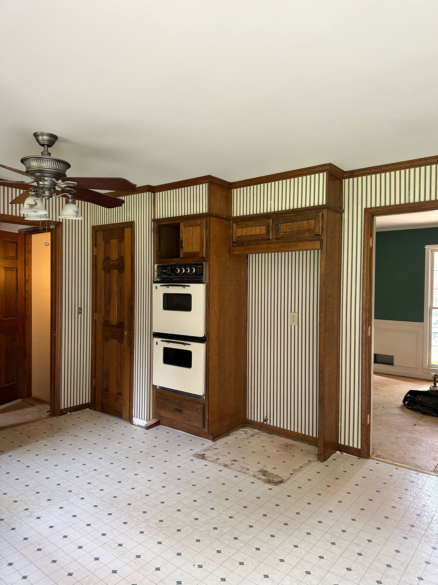 PEACHTREE CORNERS - White kitchen with Green island