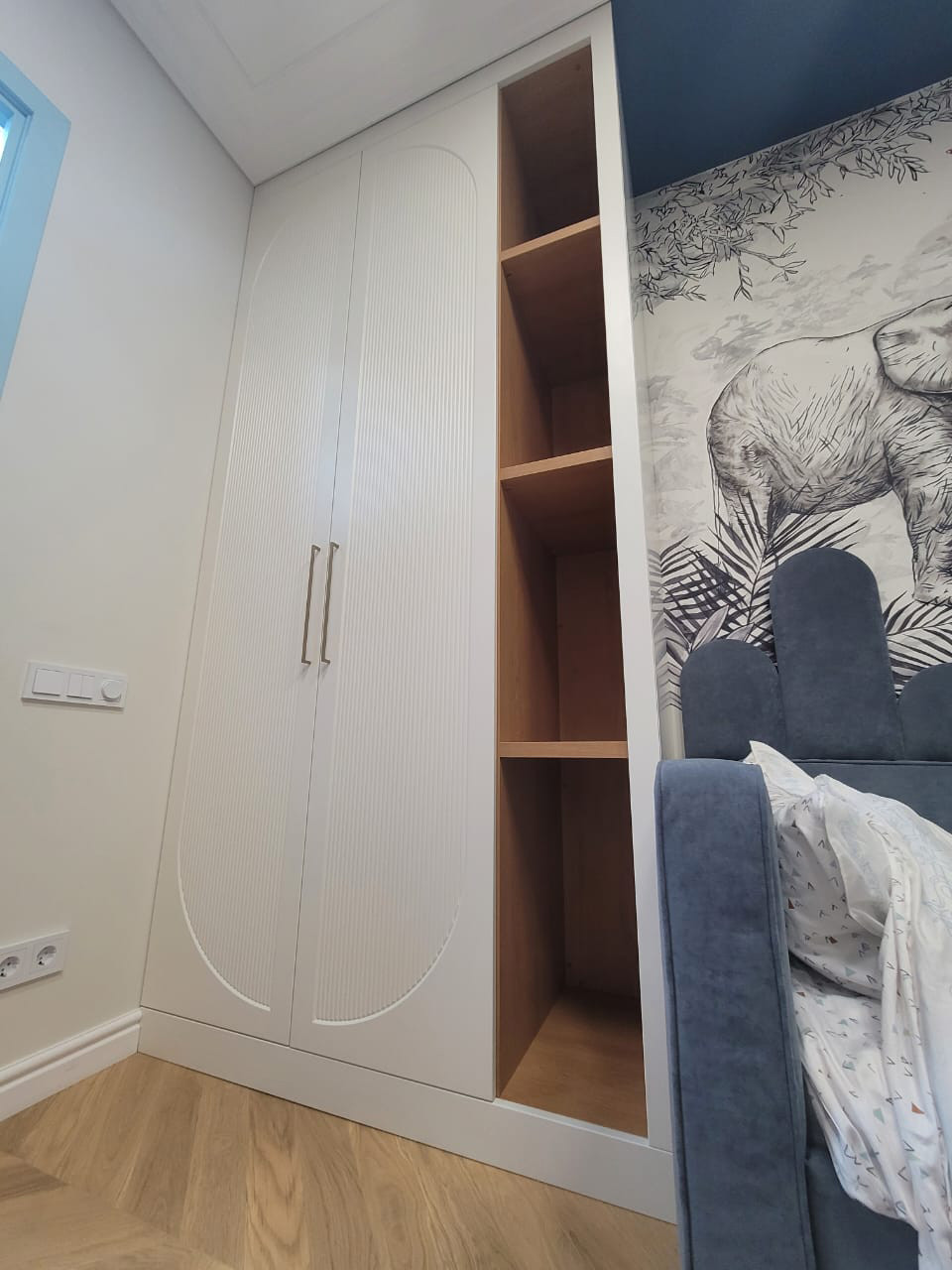 Распашные шкафы