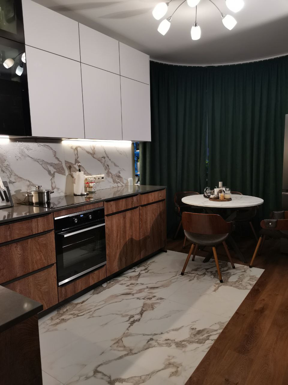 Немецкая кухня Burger  CORA GRAIN CONIAC + ELLA MOONLIGHT GREY