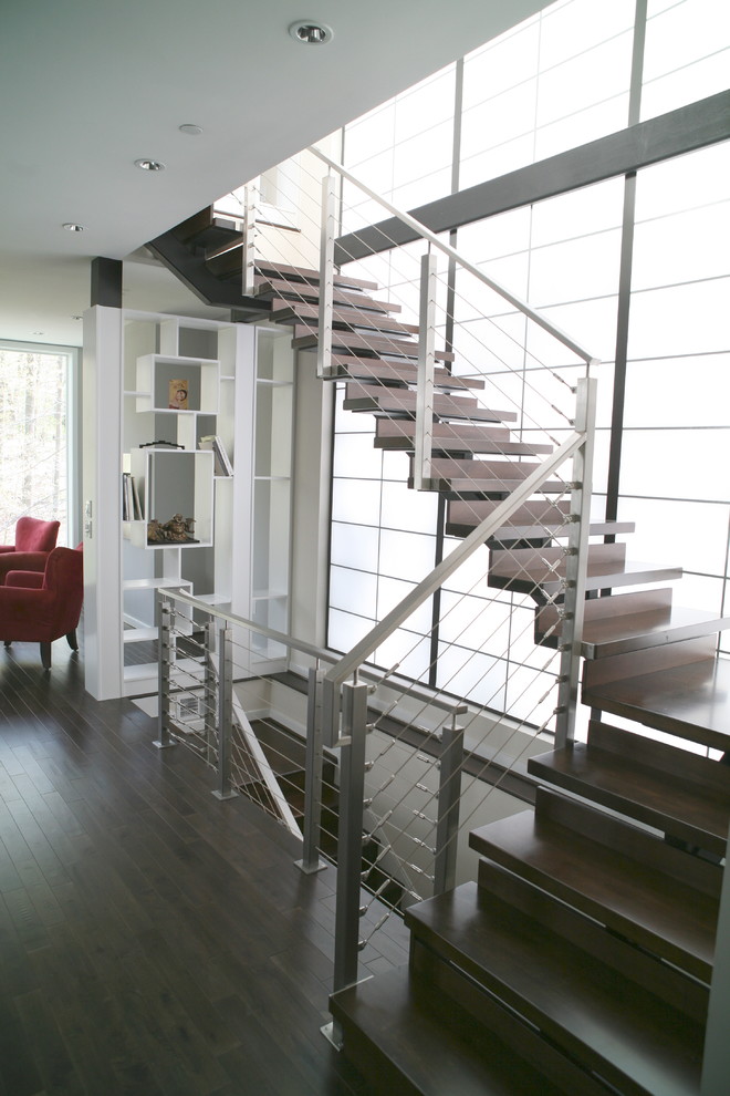 Mid-sized contemporary wood u-shaped staircase in DC Metro with open risers.