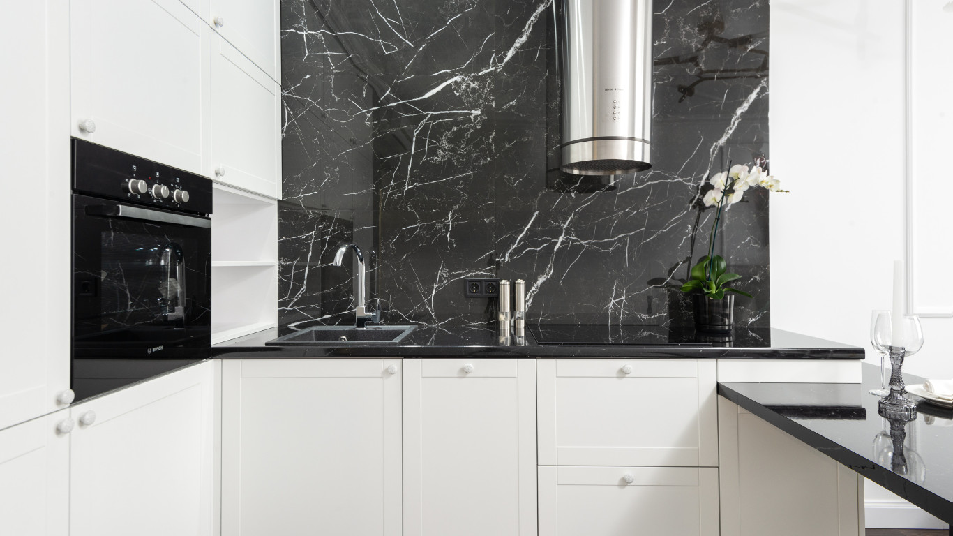 Bright Contemporary Kitchen with Natural Accents in Chiswick