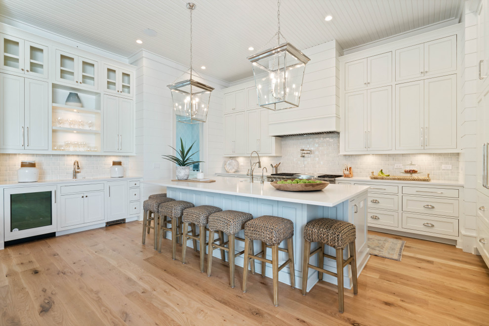 This is an example of a nautical kitchen in Miami.