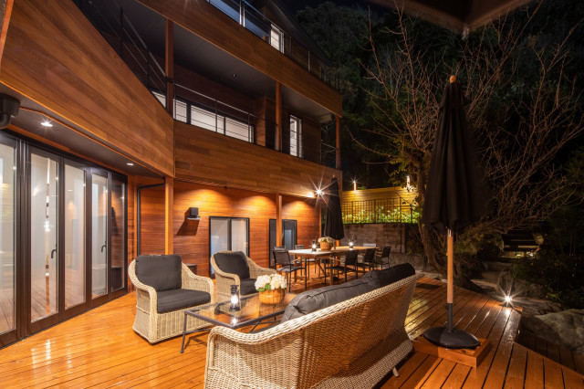 ウッドデッキ moderno-terraza-y-balcon