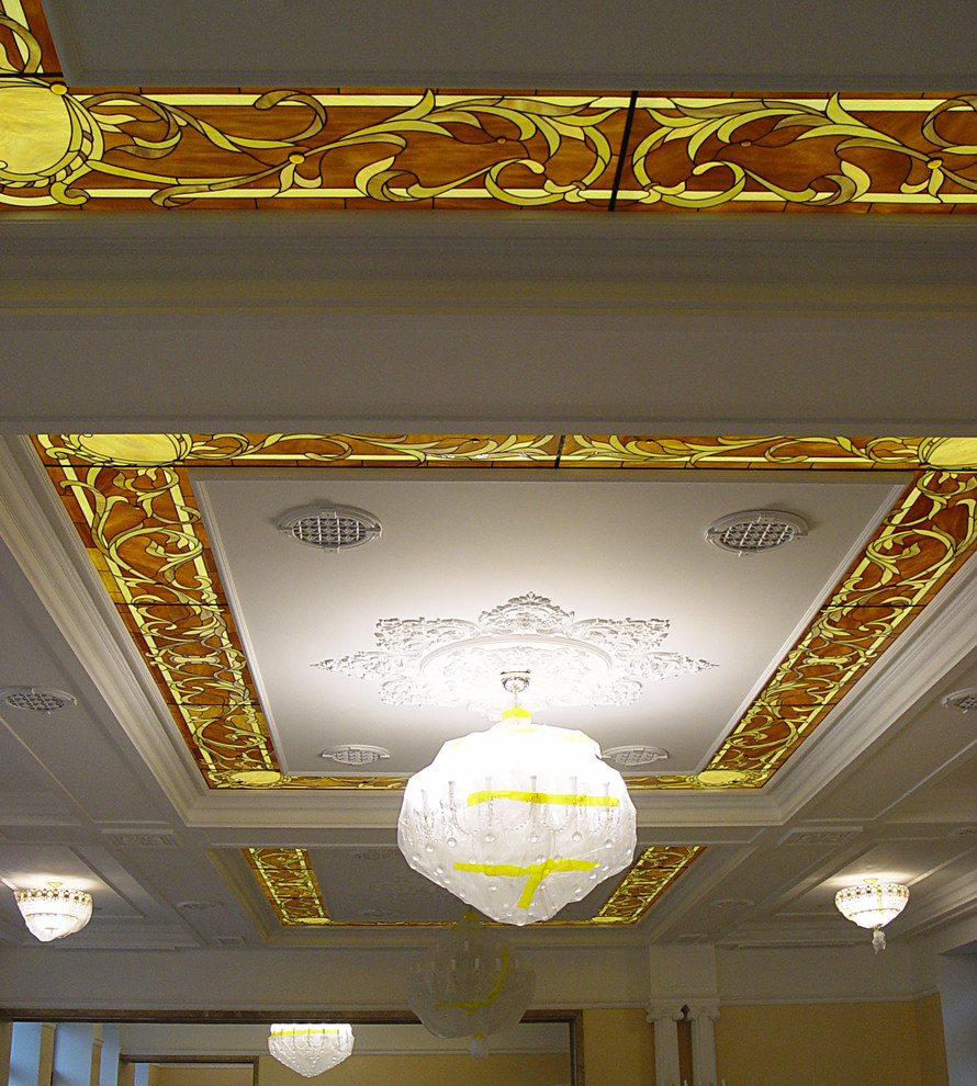 Комплект витражей в храмовый комплекс