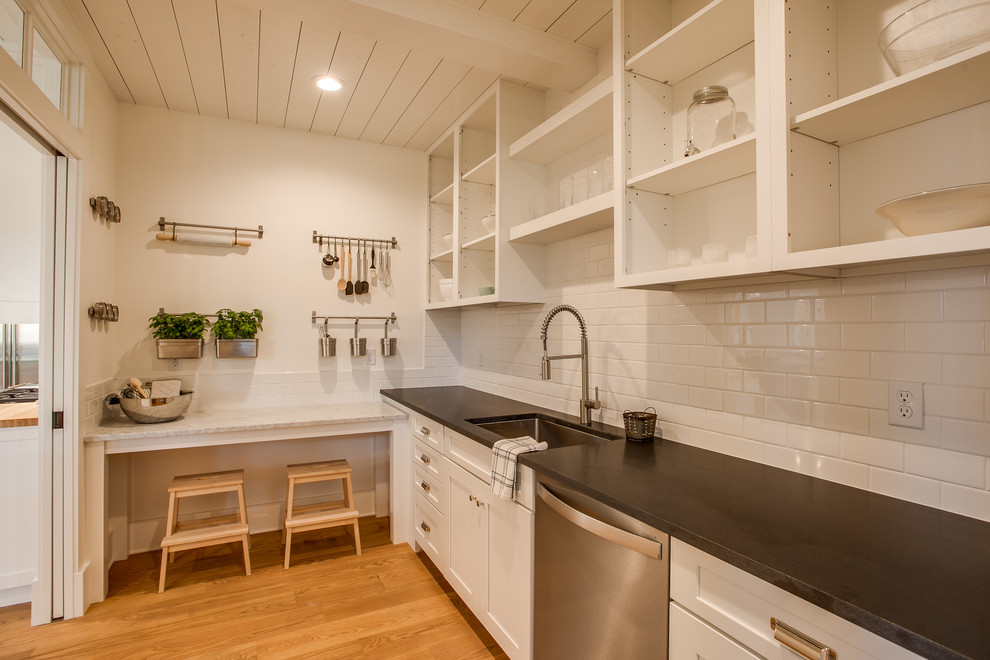 Home design - transitional home design idea in Seattle
