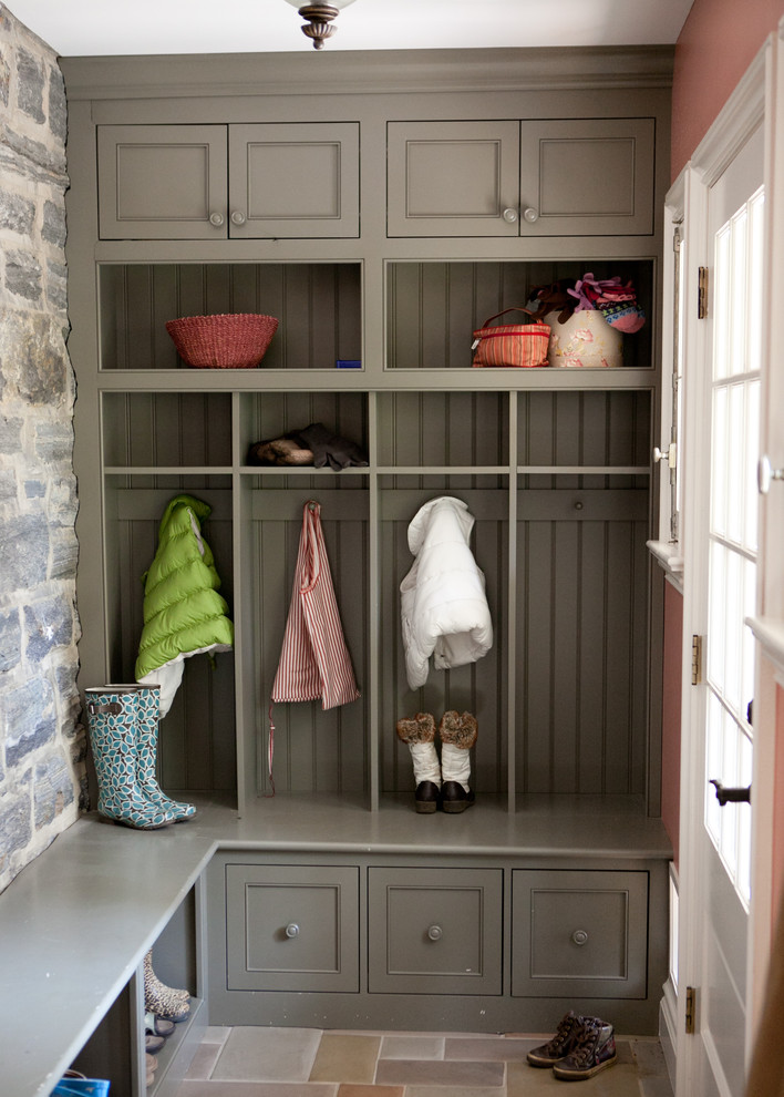Design ideas for a traditional mudroom in Philadelphia.