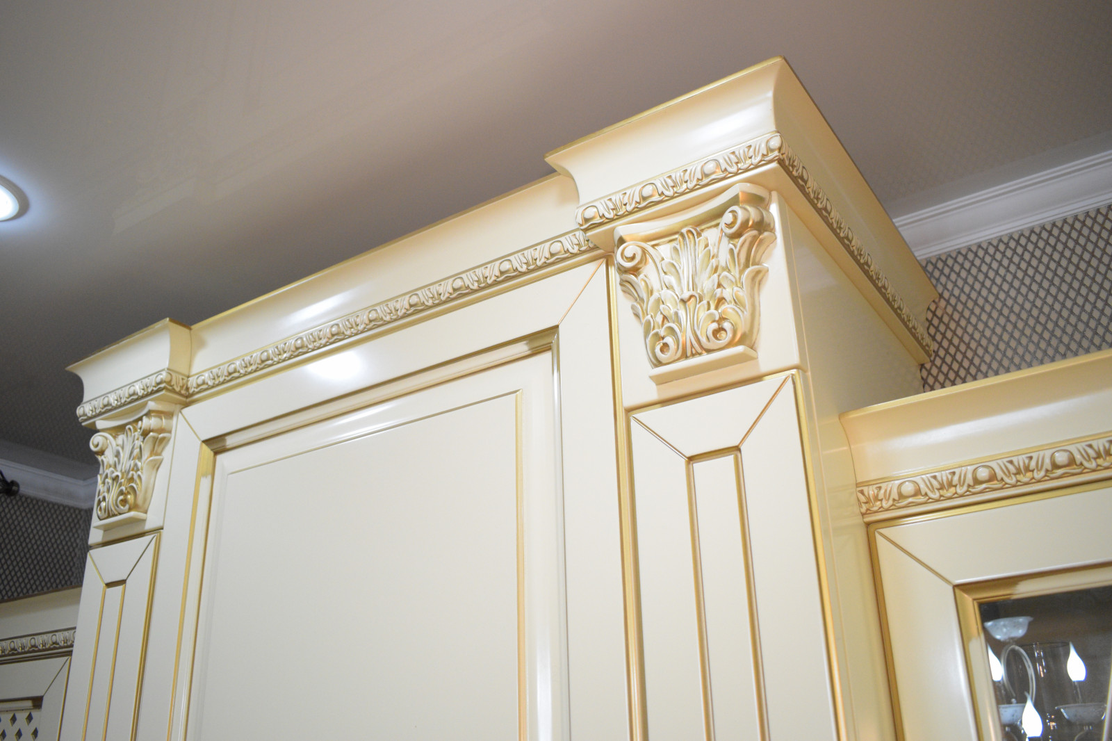 Кухня ЭКО из массива бука с золотой патиной