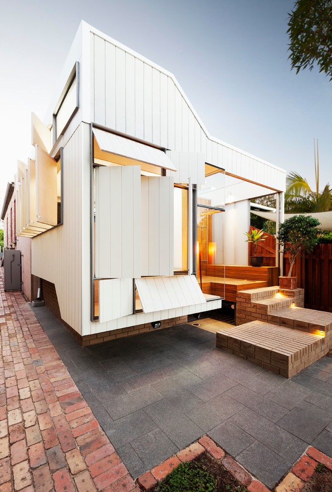 Design ideas for a small contemporary exterior in Perth.