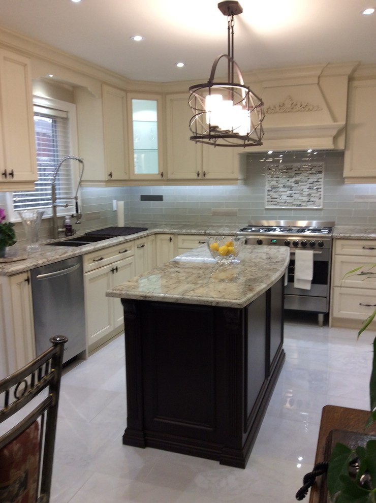 Transitional kitchen photo in Toronto
