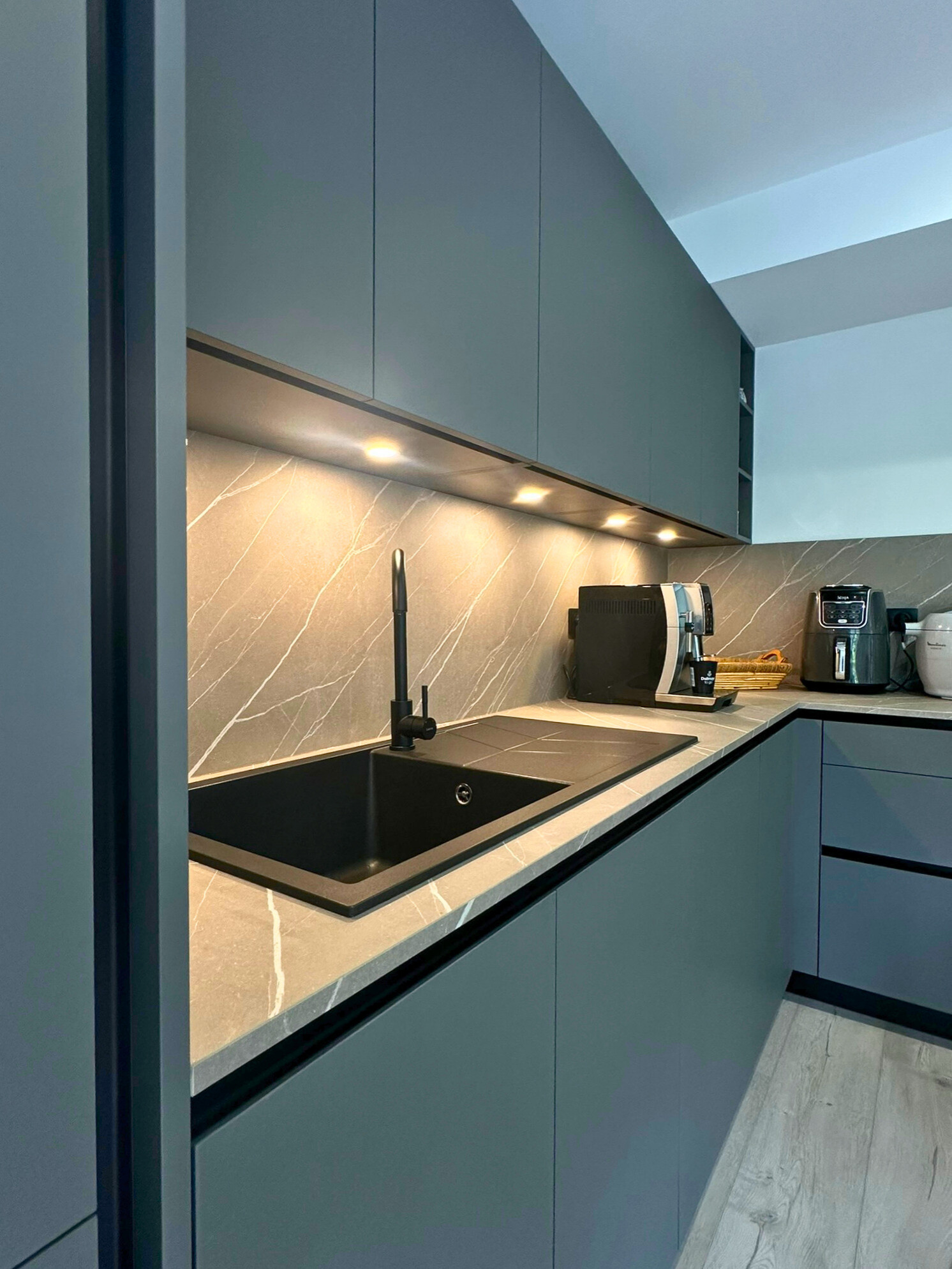 Design sobre et rangements optimisés