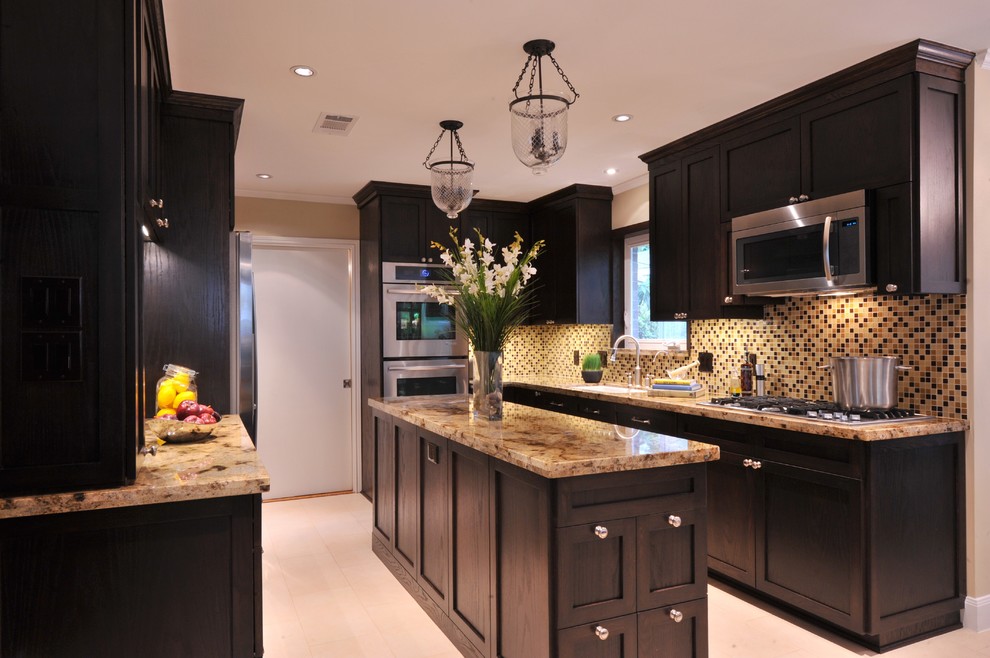 Example of a transitional kitchen design in Houston