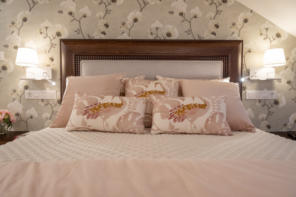 Atico "capricho" con algunos muebles de familia.