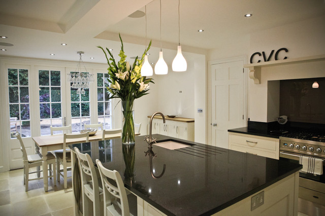 Windlesham Shaker Kitchen traditional-kitchen