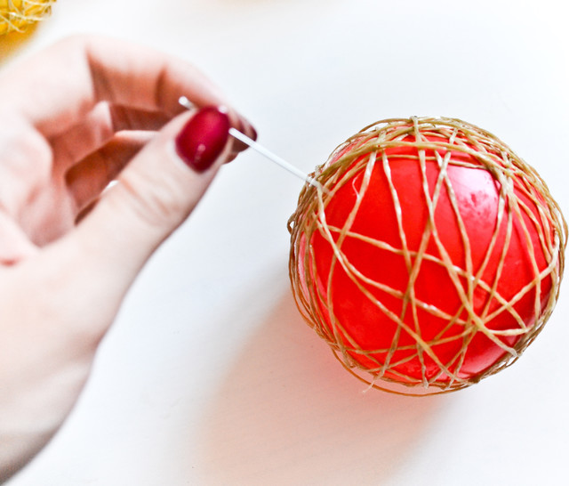 DIY : Créez des boules avec de la ficelle pour une déco cocooning