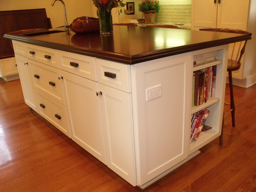 Kitchen - transitional kitchen idea