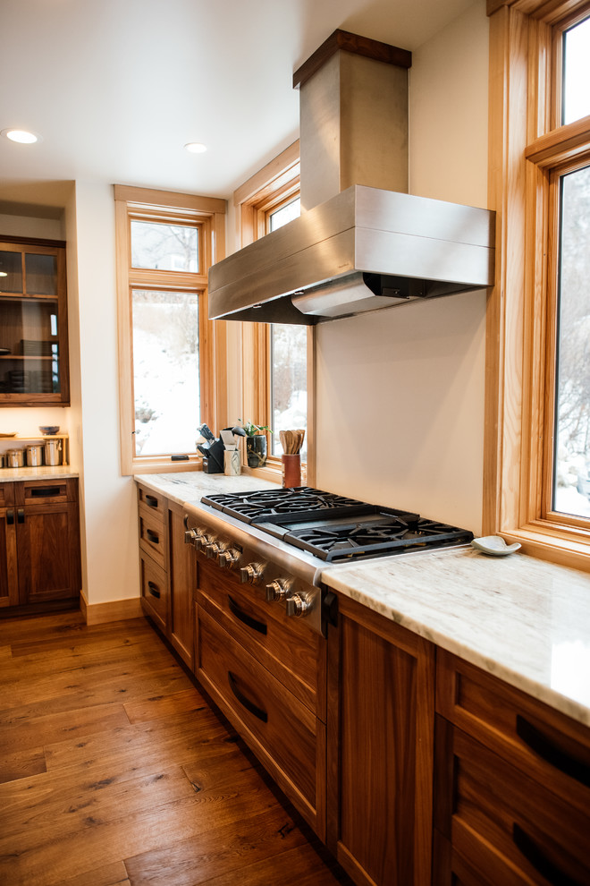 Kitchen - rustic kitchen idea
