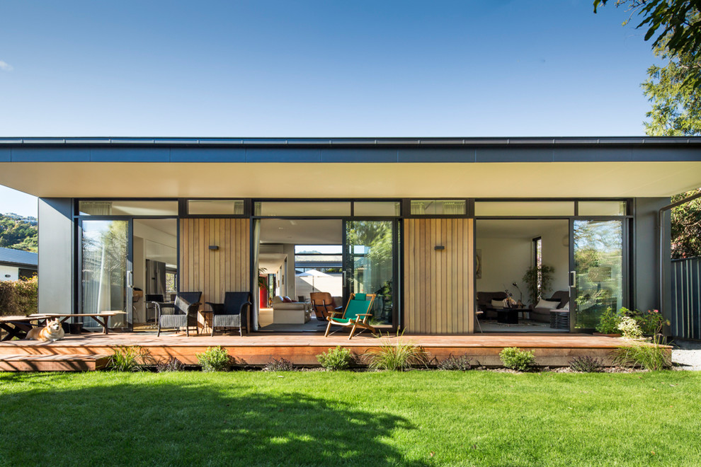 Photo of a contemporary one-storey exterior in Christchurch with wood siding.