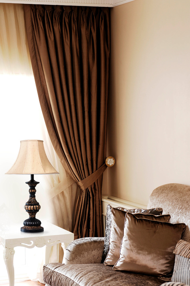 Гламурная гостиная в молочно-шоколадных тонах