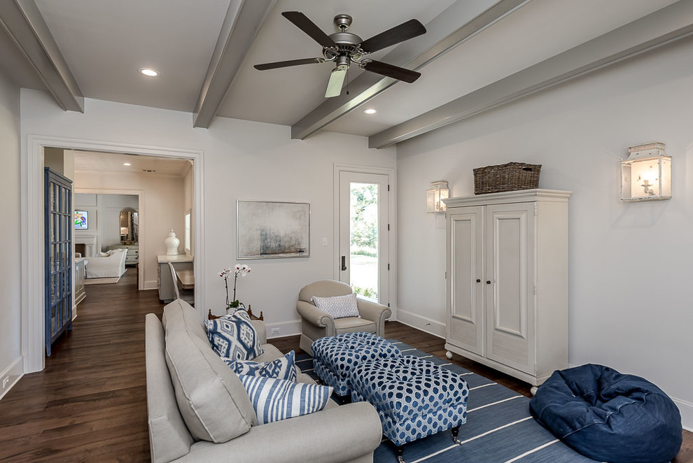 Example of a transitional home design design in Austin