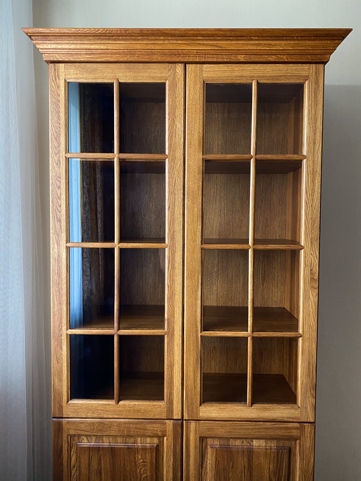 Книжный шкаф из дуба