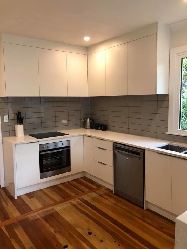 Photo of a contemporary kitchen in Wellington.